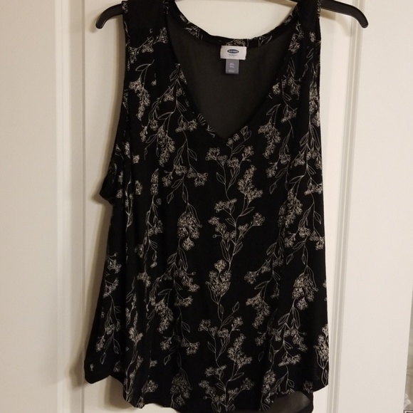 Old Navy Tops - GUC Old Navy Sleeveless V-neck